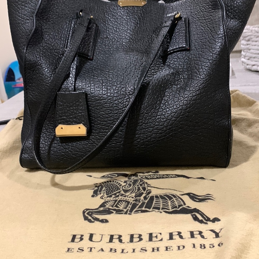 Burberry tote bag like brand new black gorgeous don’t you want this beautiful!!!